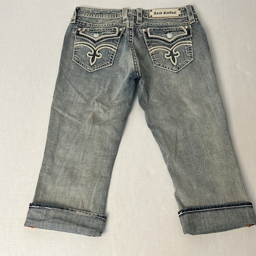 ROCK REVIVAL DISTRESSED JEANS SIZE  29